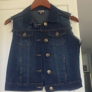 🔷NEW Jean vest with rough hewn arms